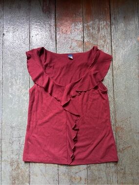 Old Navy women’s front ruffle tank in wine/burgundy